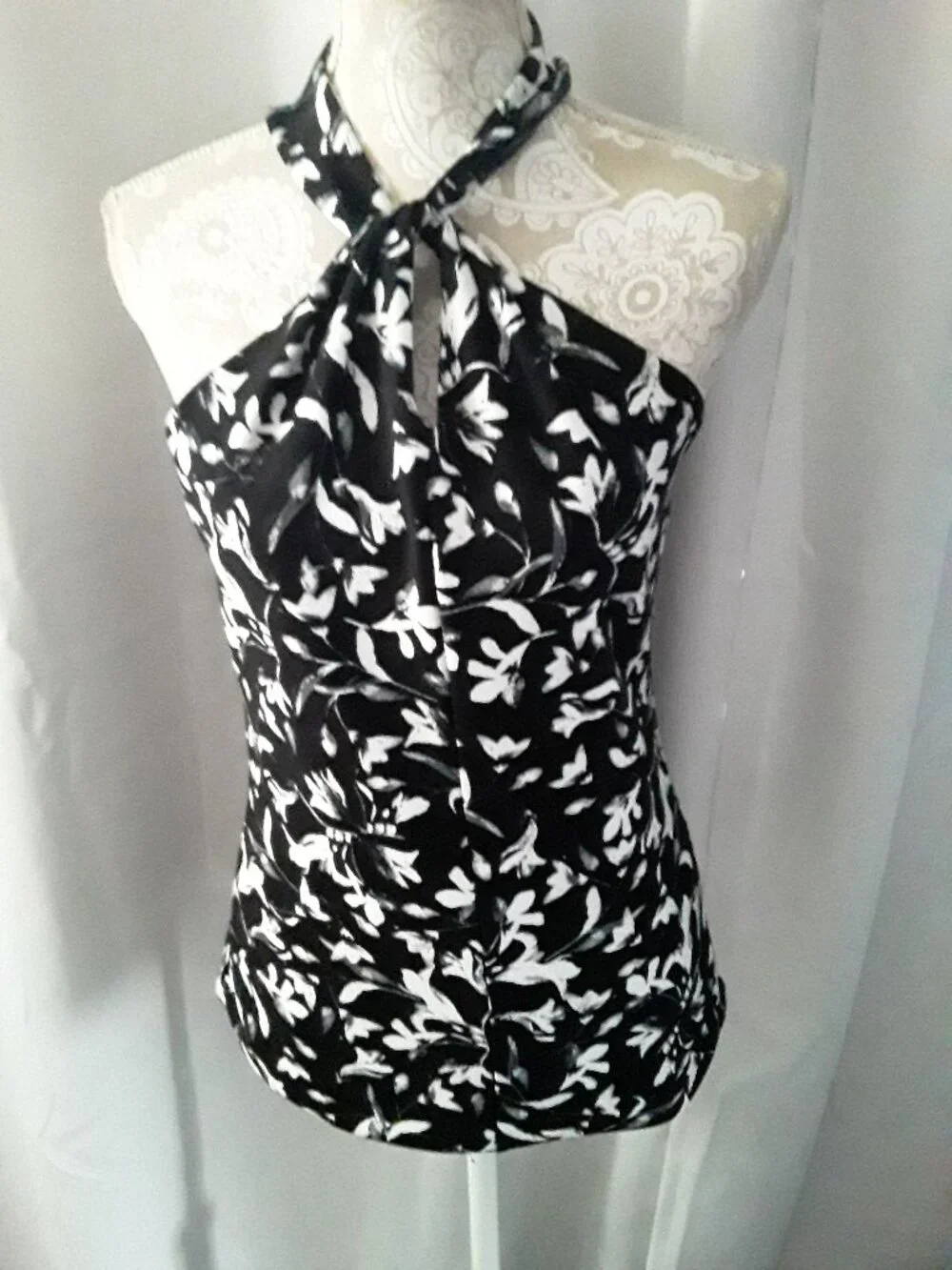 White House Black Market lovely black and white halter top size S - Picture 1 of 10